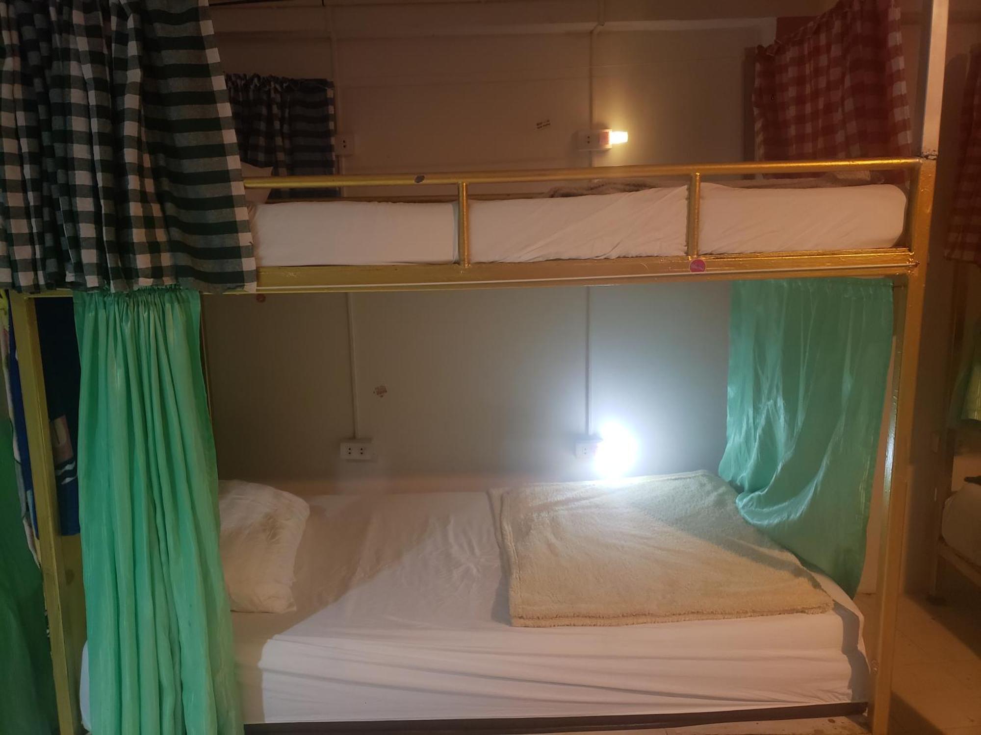 Lucky Dorm * Pulau Phi Phi