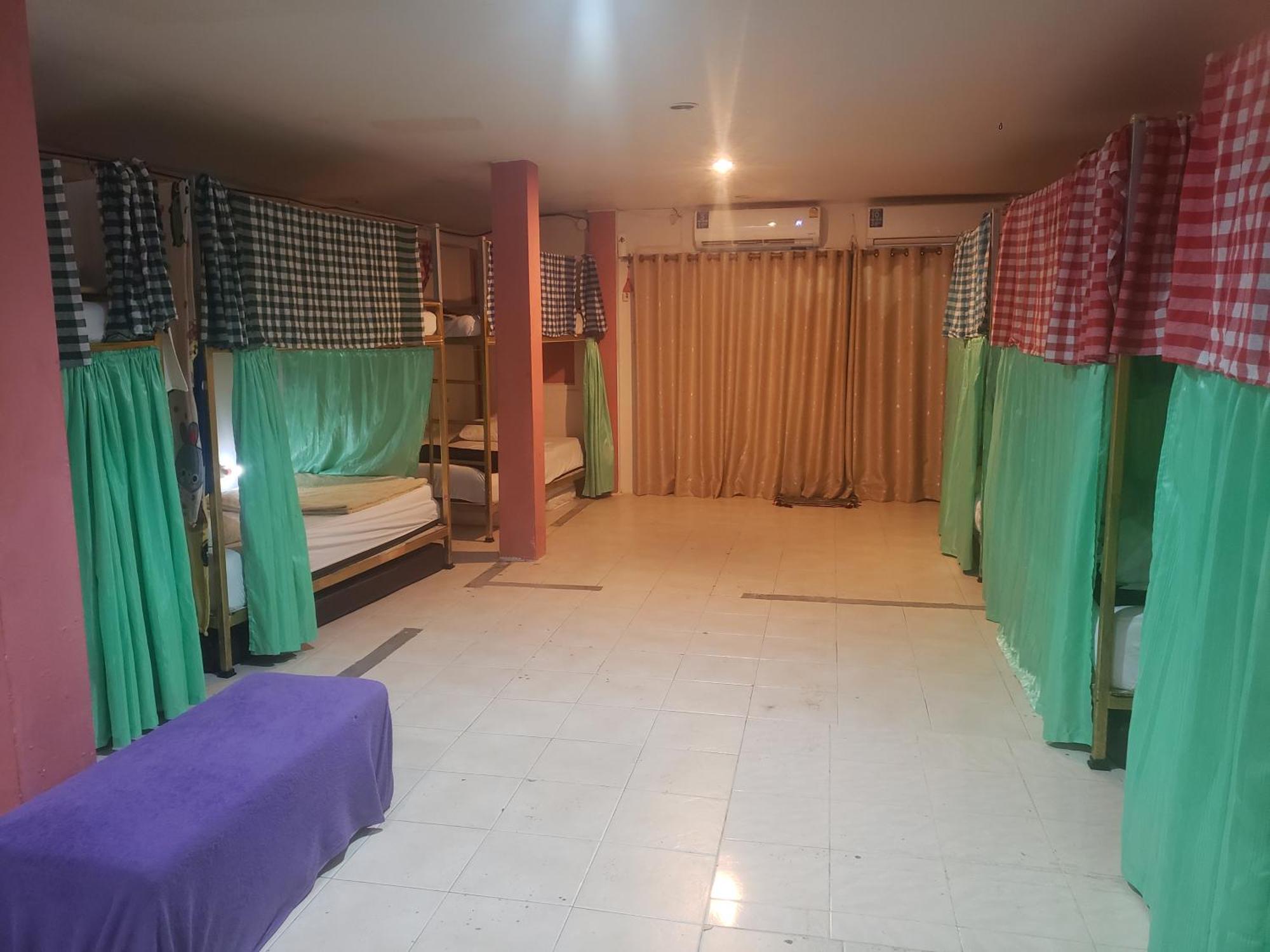 Lucky Dorm * Pulau Phi Phi