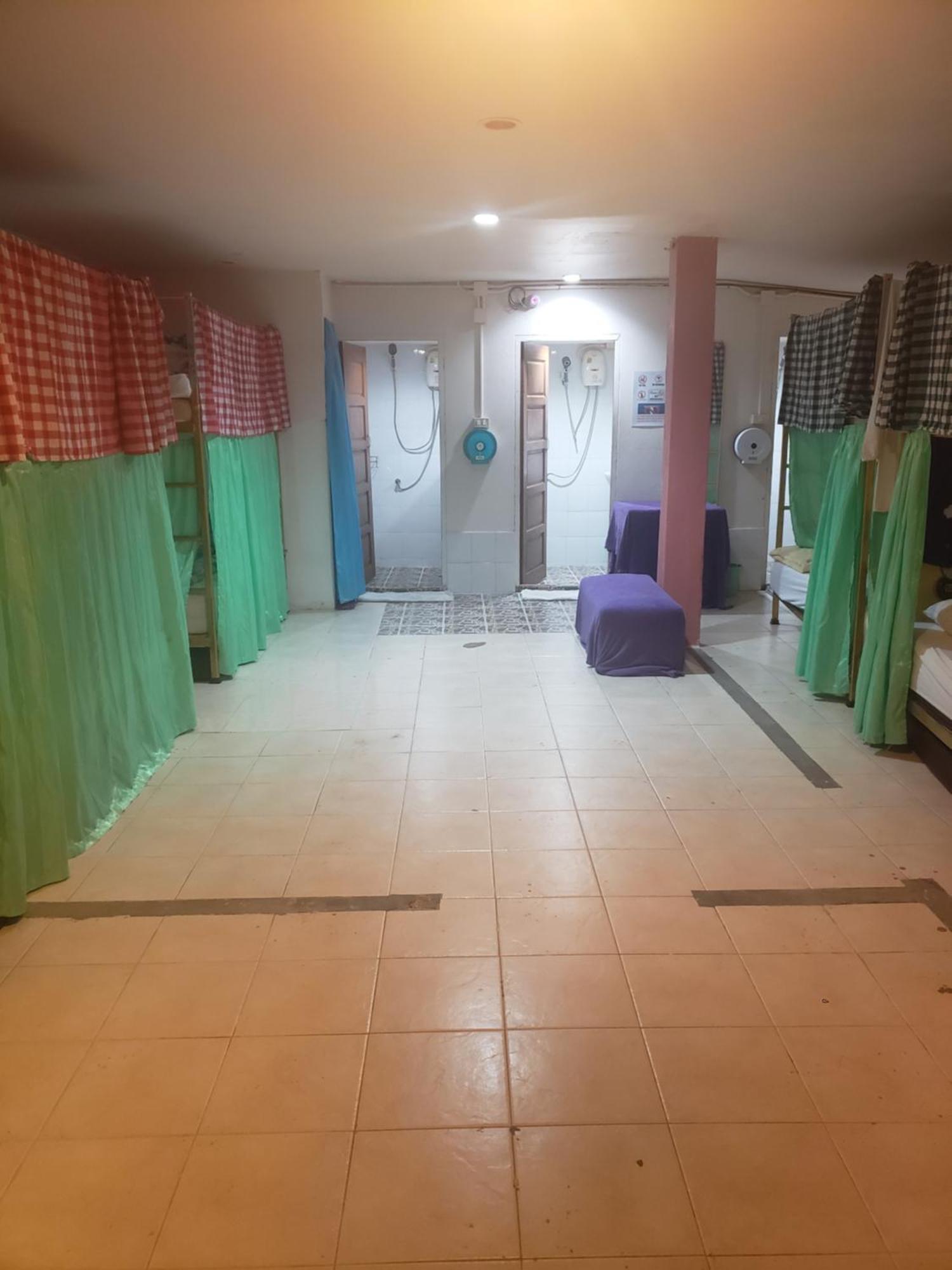 Lucky Dorm Hostal *