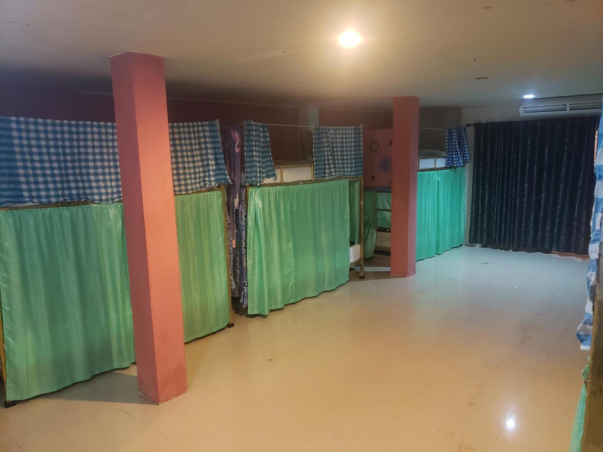 Hostal Lucky Dorm Islas Phi Phi